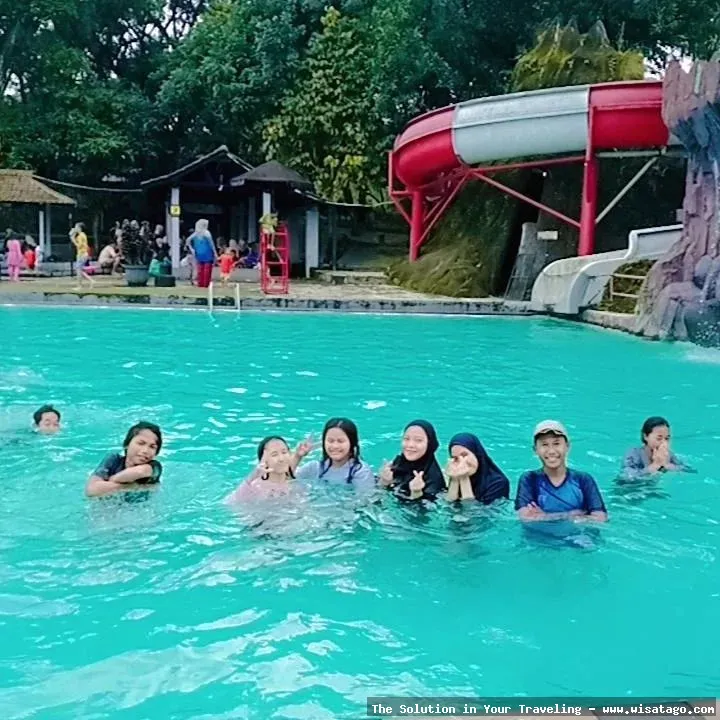 Merasa Segar di Kolam Ren